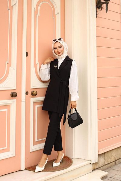 LOVELF Brooch Detail Belted Vest Set