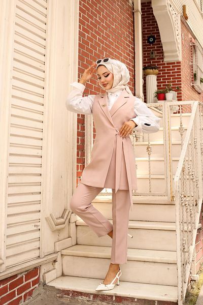 LOVELF Brooch Detail Belted Vest Set