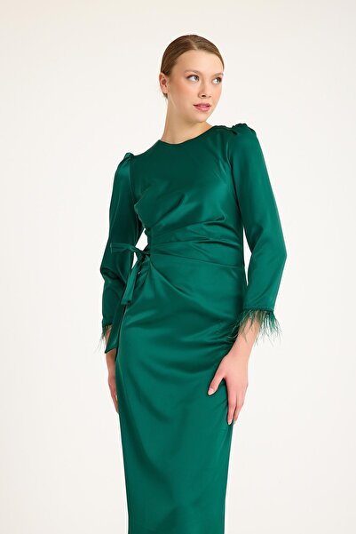 Olcay Grünes Seidensatin-Abendkleid – Federärmel und Faltendetail 4897-e