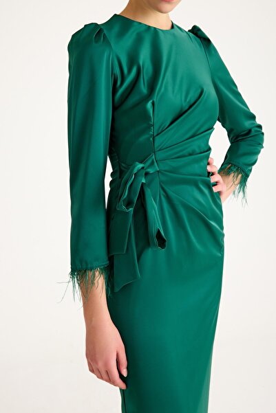 Olcay Πράσινο Μεταξωτό Σατέν Βραδινό Φόρεμα - Φτερό μανίκι και πιέτες λεπτομέρεια 4897-e