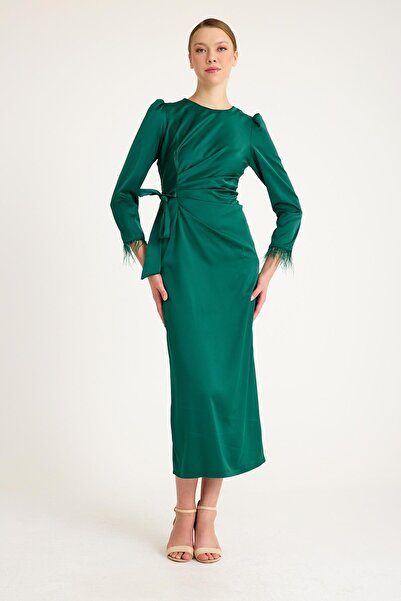Olcay Grünes Seidensatin-Abendkleid – Federärmel und Faltendetail 4897-e