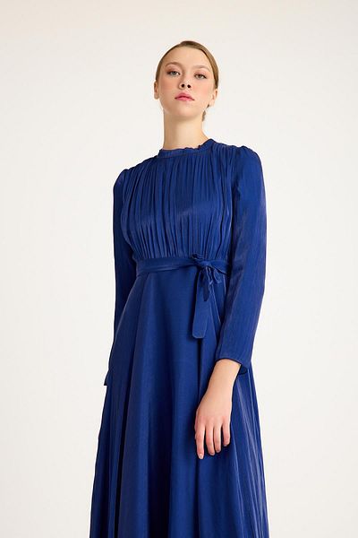 Olcay Plissee- und ausgestelltes Chiffon-Abendkleid mit Kristalldetail – INDIGO 4939-E
