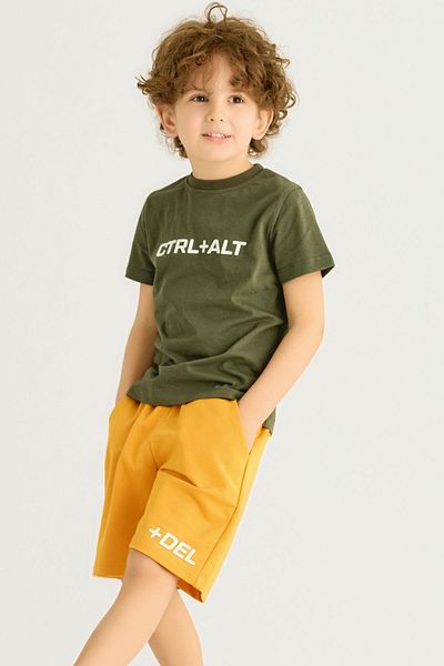 zepkids طقم شورت للأولاد برقبة دائرية وأكمام قصيرة وجيب مطبوع عليه نص