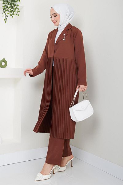 hafsamina Кафяв плисиран костюм от две части HM2396