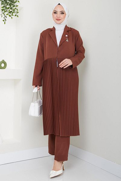hafsamina Кафяв плисиран костюм от две части HM2396