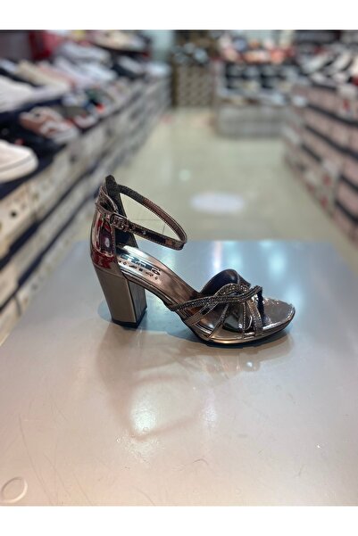 Hacıoğlu Ayakkabı حذاء بونتو بكعب حجري