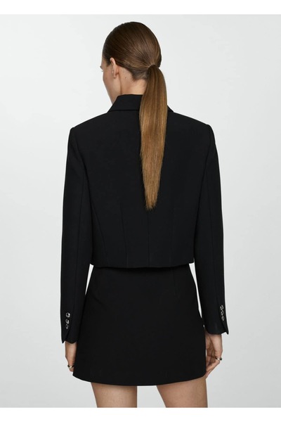 MANGO Woman Düğmeli cropped ceket