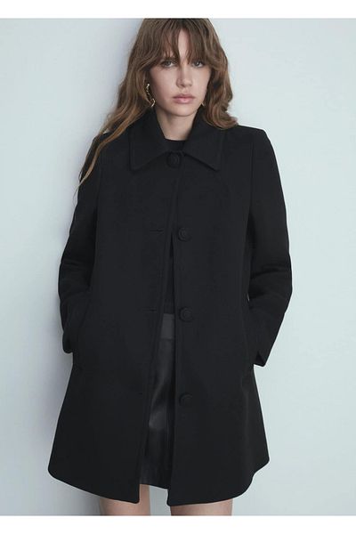 MANGO Woman Plochý kabát s knoflíky