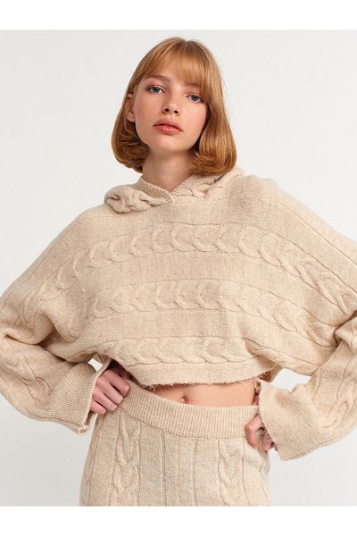Dilvin 10459 Pulover crop tricotat de păr, cu glugă, cu mâneci kimono-bej