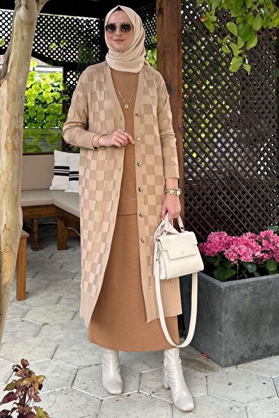 Rabia Şamlı Πλεκτή Ζακέτα σε μπεζ χρώμα με σχέδιο σκακιέρας