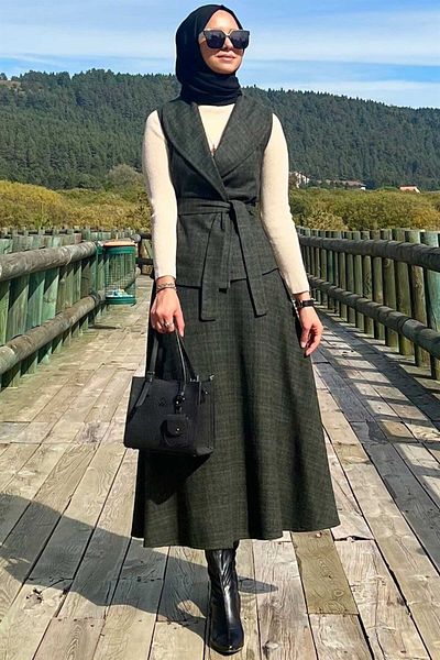 Rabia Şamlı Σετ γιλέκο φούστας Azize Χακί