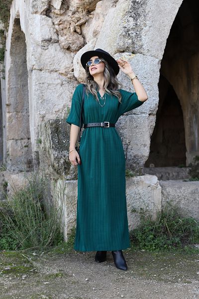 bytugcekaya Πράσινο φόρεμα με λαιμόκοψη σε κανονικό μέγεθος