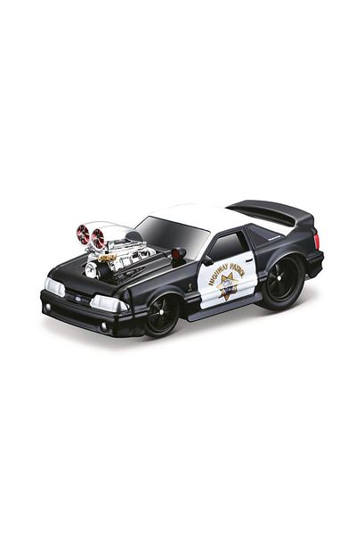 Maisto Muscle Machines 06 - 1993 Ford Mustang Svt Cobra Model Car 1/64