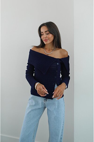 Havoş Loďka s předním zapínáním na tmavě modrou halenku