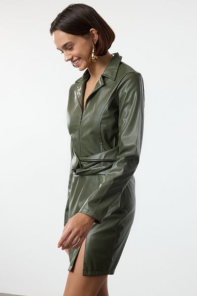 Trendyol Collection Khakifarbenes, gewebtes Kleid mit Schlitzdetail – Gürtel und Body Shaper TWOAW22EL0554