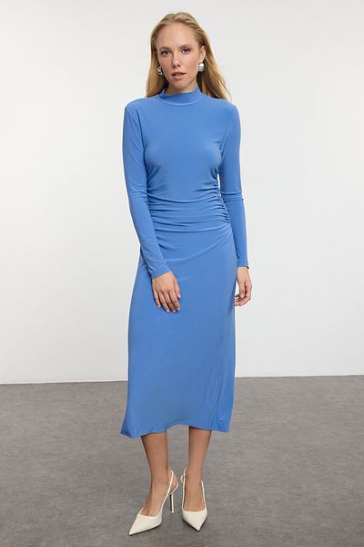 Trendyol Collection Rochie tricotată în formă de A elastică, lungime midi, cu detaliu de drapaj solid, guler vertical TWOAW24EL00133