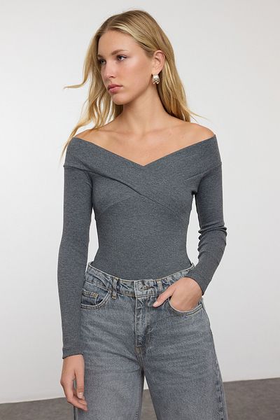 Trendyol Collection Tmavě šedý límec Carmen s žebrovaným spodním zapínáním Flexibilní pletené body TWOAW21BD0053