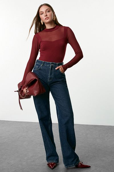 Trendyol Collection Stretch-Burgunder-Strickbody mit Tülldetails – lange Ärmel, Stehkragen, figurbetont TWOAW24BD00049