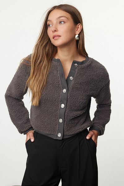 Trendyol Collection Plyšový pletený svetr - kouřově zlatý, zapínaný - Twoaw24hi00412