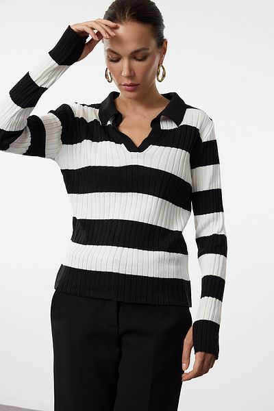 Trendyol Collection Pulover tricotat cu guler polo cu mâneci cu dungi negre TWOAW21KZ1113