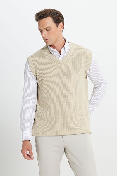 AC&Co / Altınyıldız Classics Beigefarbener Herren-Strickpullover mit Standard-Passform und normalem Schnitt und V-Ausschnitt