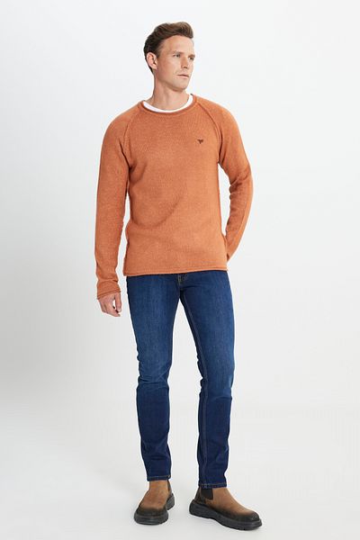 AC&Co / Altınyıldız Classics Weicher Strickpullover mit Rundhalsausschnitt und Reliefmuster für Herren in Zimtfarbe – Standard-Passform