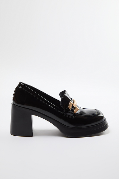 TRENDYOL SHOES Černé starožitné dámské boty na podpatku s přezkou 
 Takaw25To00027