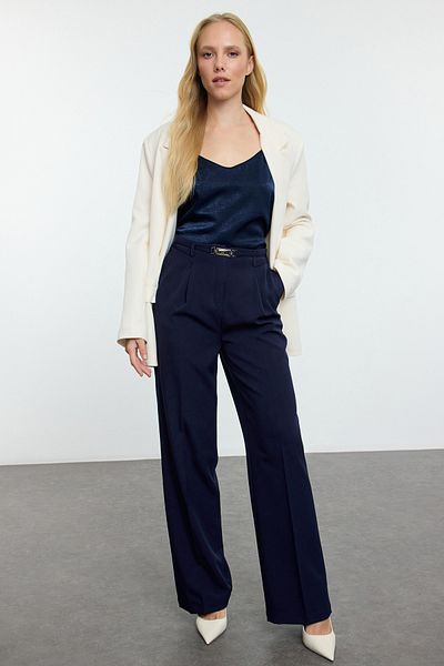 Trendyol Collection Tkané kalhoty s širokými nohavicemi v námořnické modré barvě - Detail pásku TWOAW25PL00060