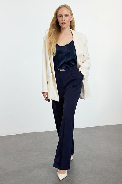 Trendyol Collection Tkané kalhoty s širokými nohavicemi v námořnické modré barvě - Detail pásku TWOAW25PL00060