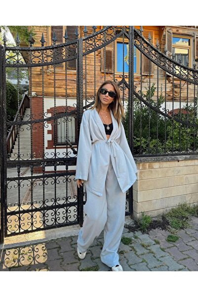 KÜBRA SÖYLEMEZ BOUTİQUE طقم كيمونو رمادي - تفاصيل حزام