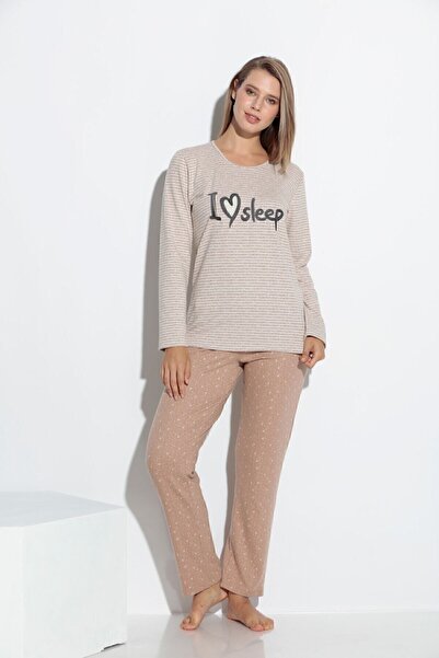 CAROLINE طقم بيجامة مطرزة بأكمام طويلة