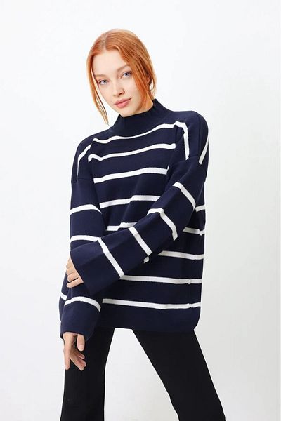 Get Crazy Pulover oversize pentru tricotaje cu dungi pentru damă - pe jumătate cu gât roscat