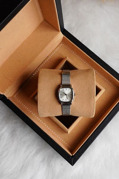 Ricardo Women's Wristwatch - Stylish and Functional Design