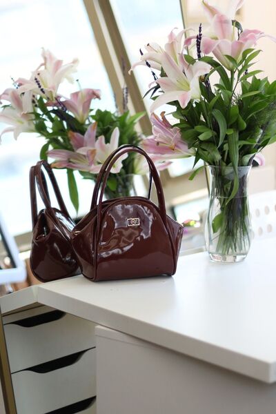 Moom Bag Γυναικεία τσάντα ώμου από λουστρίνι μπορντό με διπλή λαβή