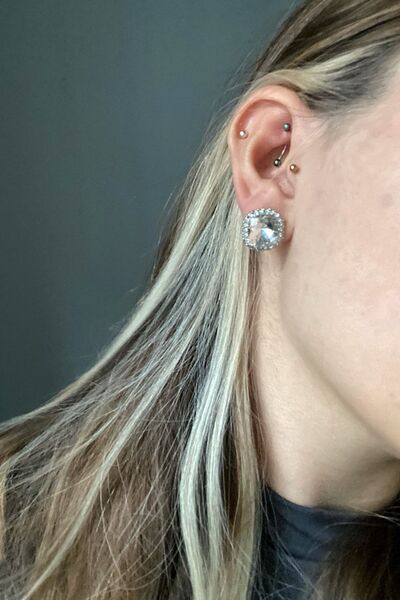 Dora Accessories Kücük Oval Beyaz Taşlı Gümüş Renk Abiye Kadın Küpe