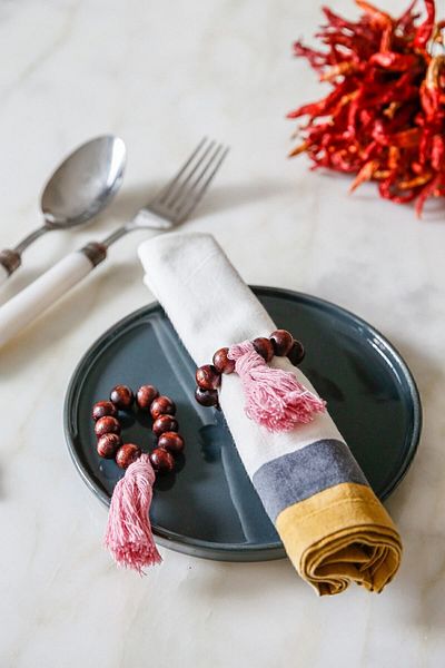 Arma House 6-Piece Wooden Pink Tasseled Napkin Rings