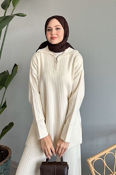 InStyle طقم تريكو مضلع إكرو - فتحة جانبية