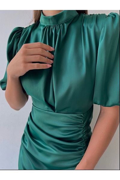 Afiş Butik Σμαραγδένιο Πράσινο Σατέν - Φόρεμα με κοντό μανίκι και λεπτομέρεια με σκίσιμο