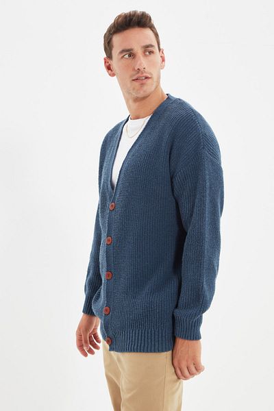 Trendyol Collection Vlněný základní úplet Indigo s výstřihem do V – Regular Fit Tmnaw22Hi0151