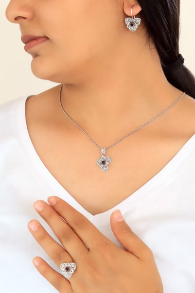 Midyat Nurtaş Gümüş Zambak Model Yakut Taşlı Telkari Gümüş Üçlü Set