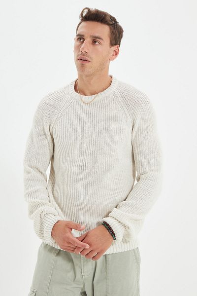 Trendyol Collection Strickpullover aus weißer Wolle mit Rundhalsausschnitt und Raglanärmeln TMNAW20KZ1451