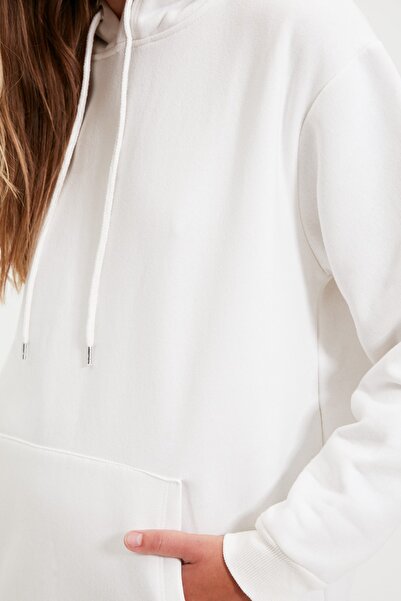 Trendyol Collection Ecru Thick Fleece Inside Kangaroo Pocket Hooded Boyfriend/Wide Fit Knitted Sweatshirt TWOAW20SW0525