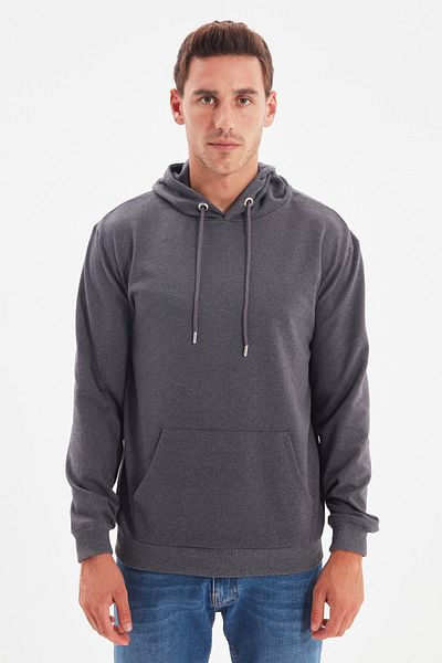 Trendyol Collection Anthrazitfarbenes, langärmliges Sweatshirt mit Kapuze und regulärem Schnitt TMNAW20SW0162