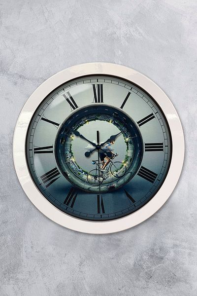 Kasva Concept Gift 36 cm White Metal Racer Wall Clock