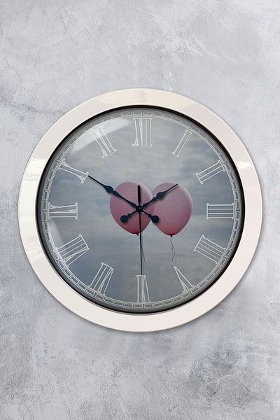 Kasva Concept Gift 36 Cm White Metal Love Wall Clock