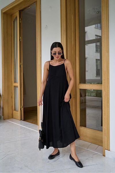Askı Nişantaşı Design de rochie neagră cu bretele subțiri
