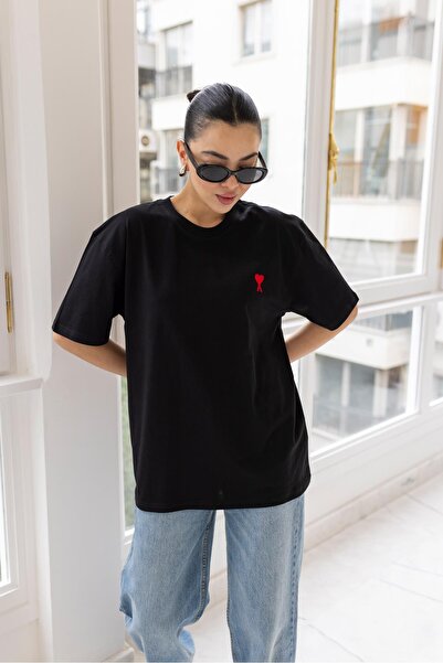 Askı Nişantaşı Black Heart Embroidery Detailed Oversize T-shirt