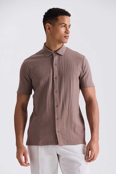 Jakamen Μπεζ Slim Fit πουκάμισο με κουμπιά γιακά T-shirt