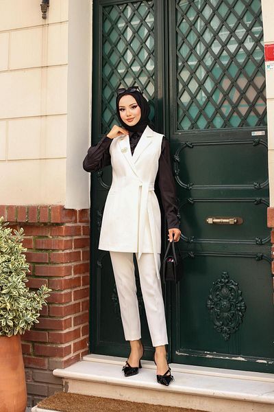 LOVELF Brooch Detail Belted Vest Set