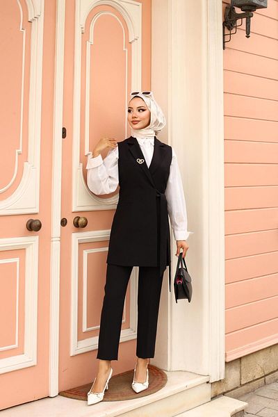 LOVELF Brooch Detail Belted Vest Set